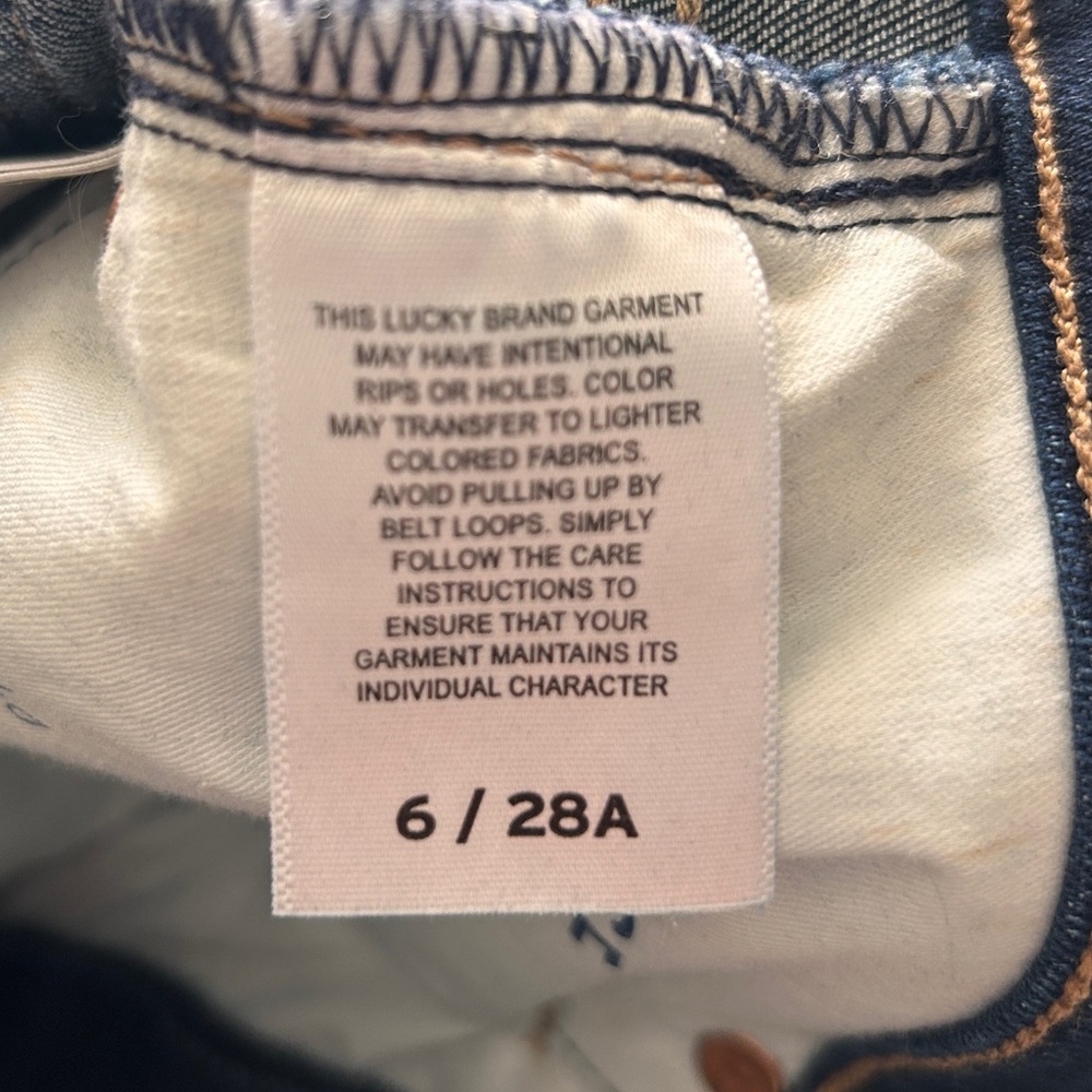Lucky Brand Indigo Mid Rise Jeans NWT - Picture 6 of 10